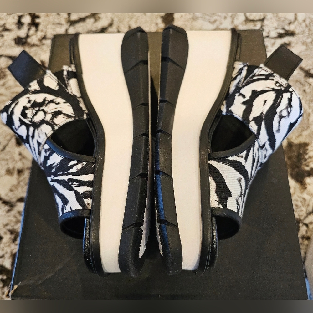 Sorel Joanie III Slingback Wedge Sandals Black White Zebra Print Size 7 NEW - Picture 5 of 12